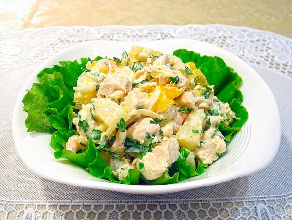 Диетический салат с ананасом и пекинской капустой