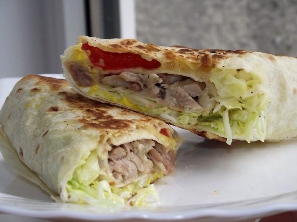 Курица с овощами в лаваше