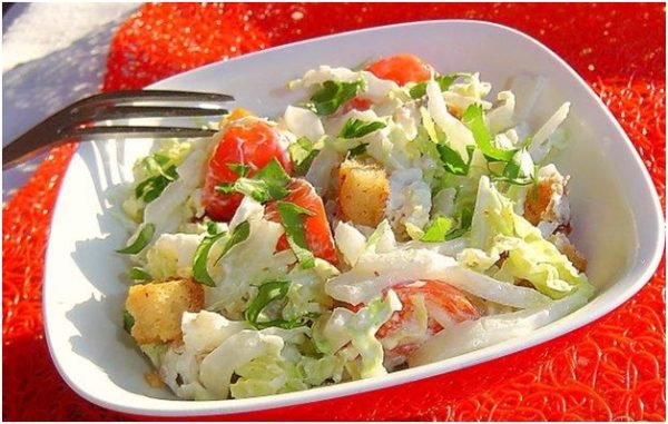 Рецепт салата с куриной грудкой и помидорами