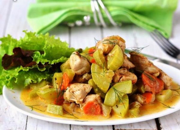 Курица с овощами и кабачками