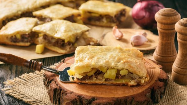 Пирог с мясом и картошкой